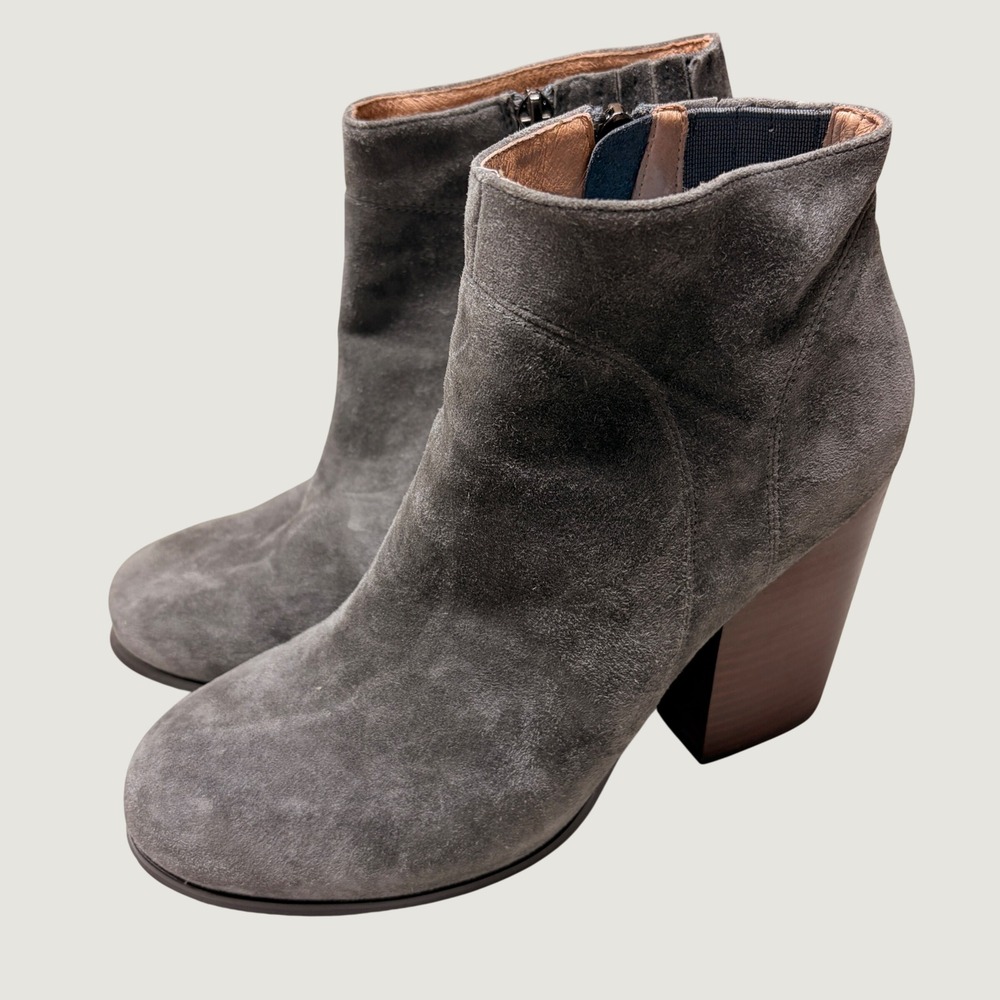 Suede Chelsea Ankle Boots Minimalist Capsule Western Preppy Gray 8/8.5 39 Work